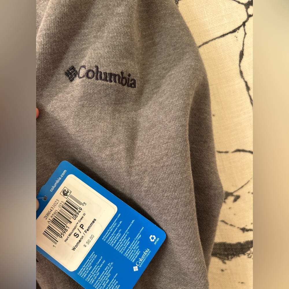 Columbia Charcoal Sweater with Bear and Forest Design - Picture 3 of 3